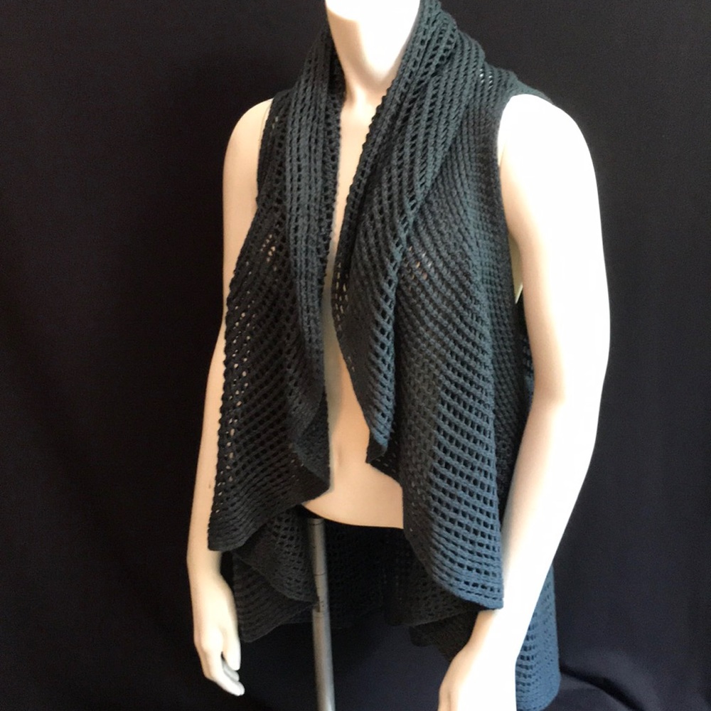NWT Hem & Thread Circle Shrug